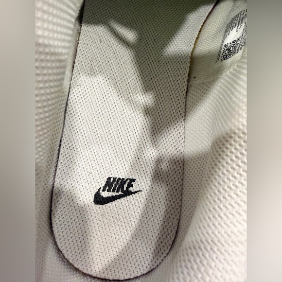 Nike Wmns Air Force 1 Shadow SE 'Pixel Swoosh - Barely Green size 11 - Picture 6 of 7